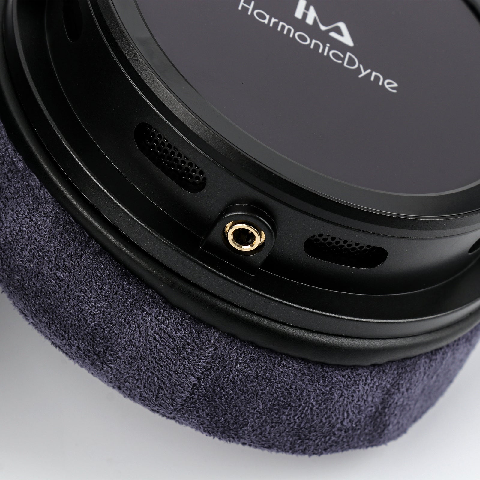 HarmonicDyne x Z Reviews Eris headphones, front view