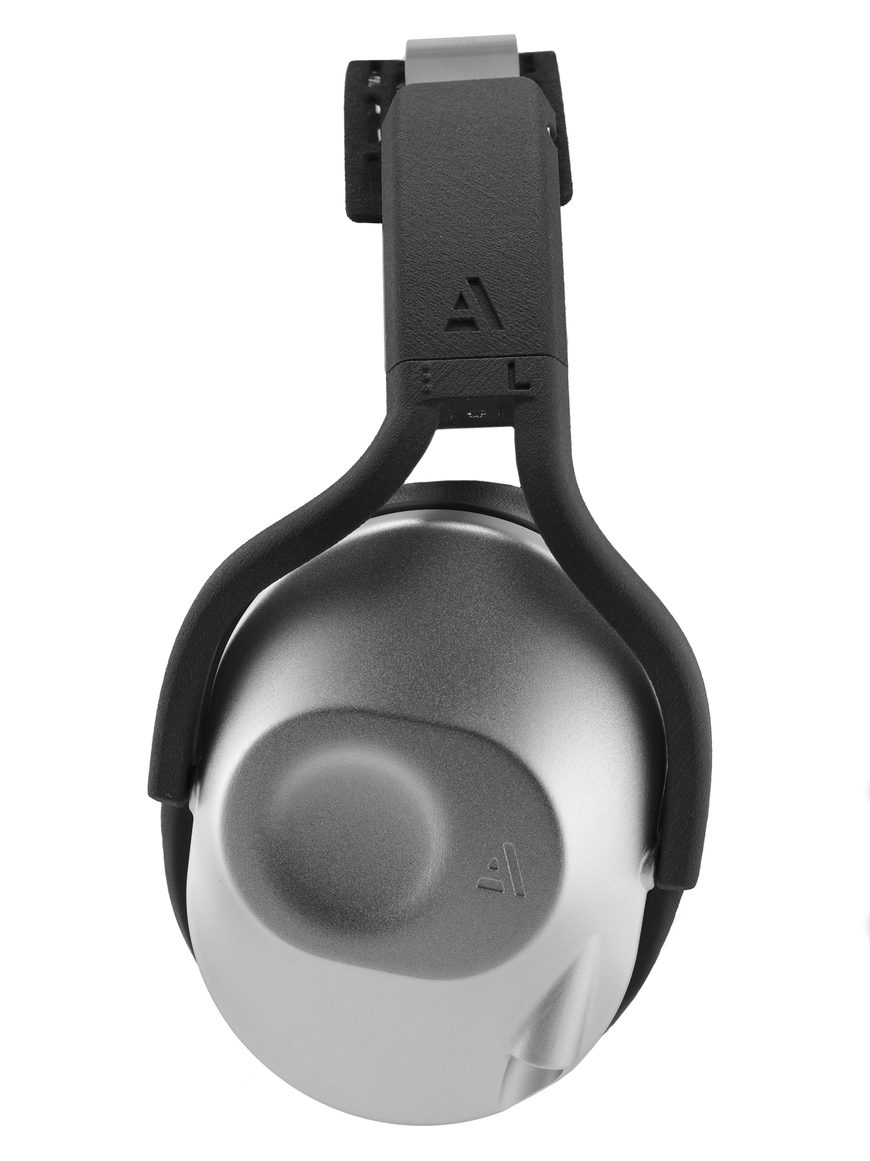 Laguna Precision closed-back headphones