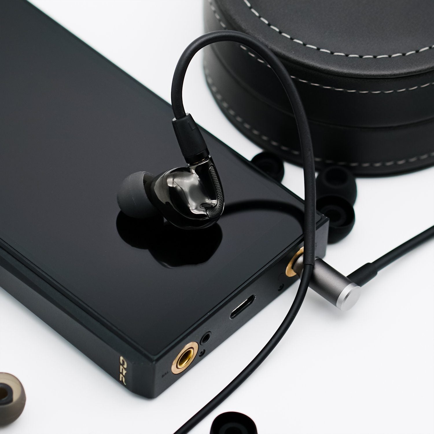 Aune Jasper IEM earpiece detail