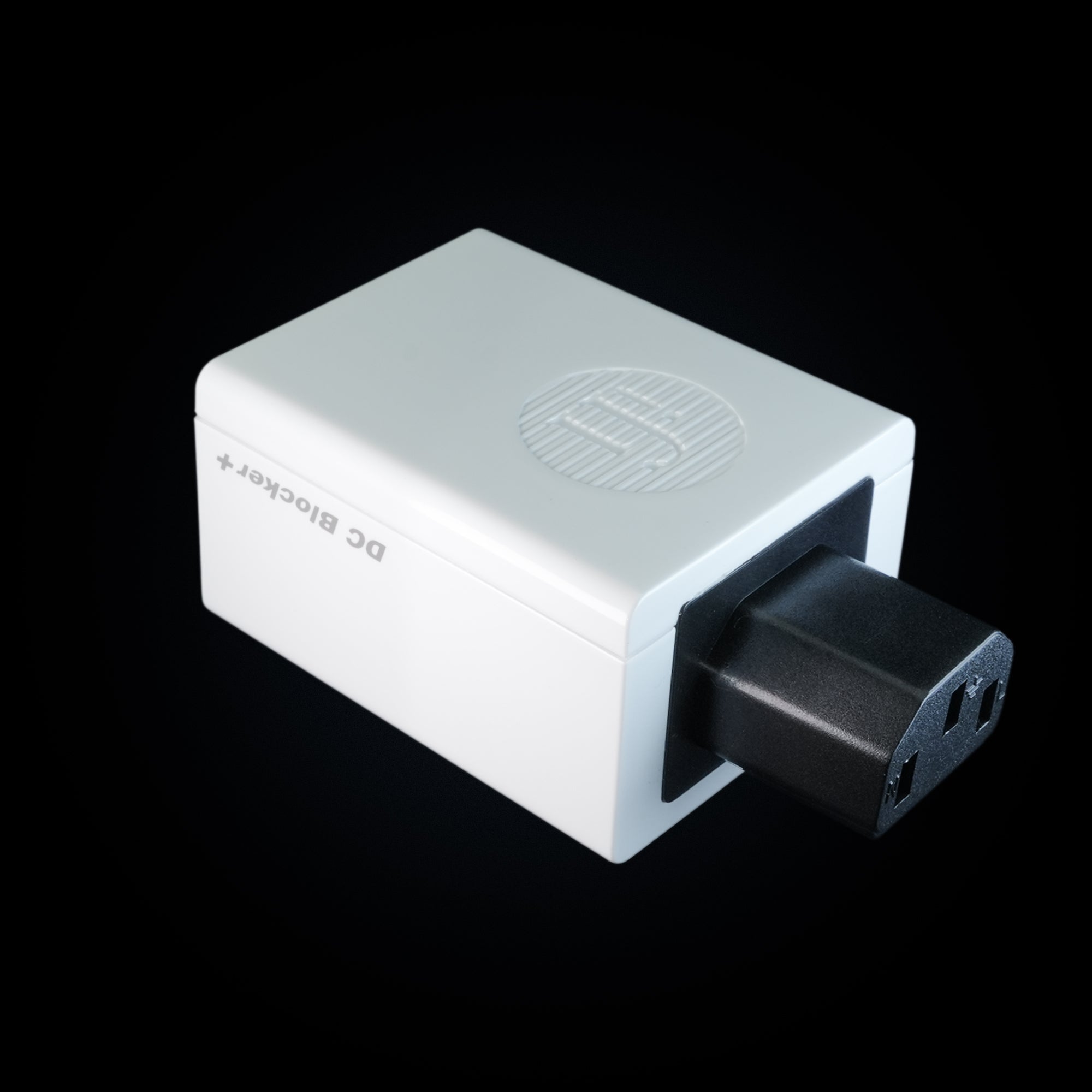 SilentPower DC Blocker+ connected to an amplifier IEC inlet