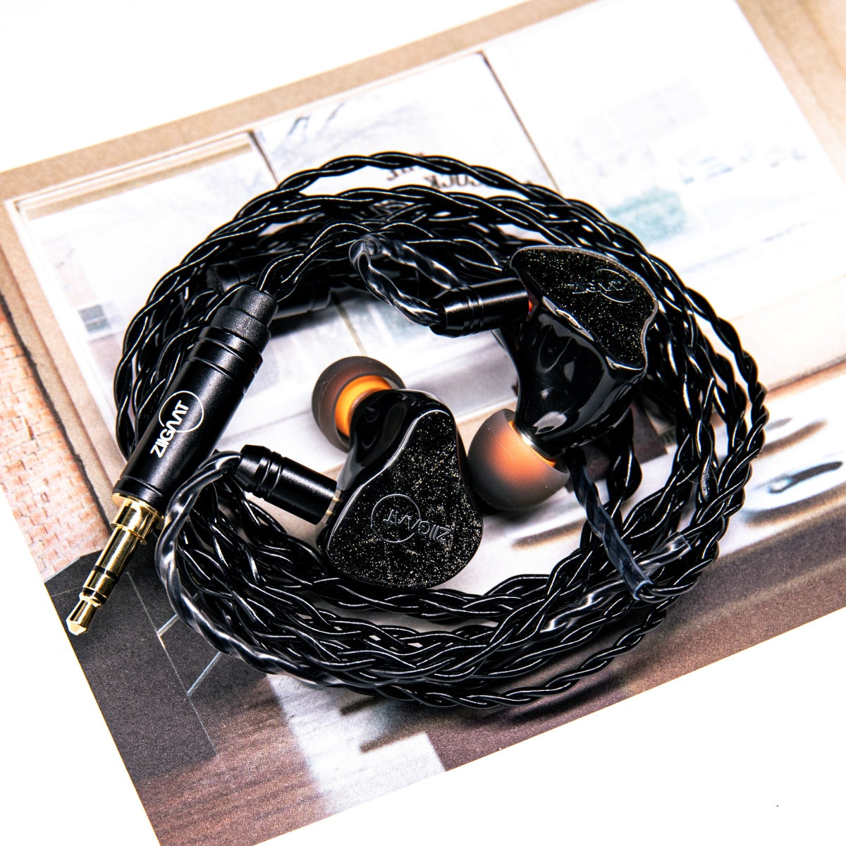 ZiiGaat Lush IEM, additional product view