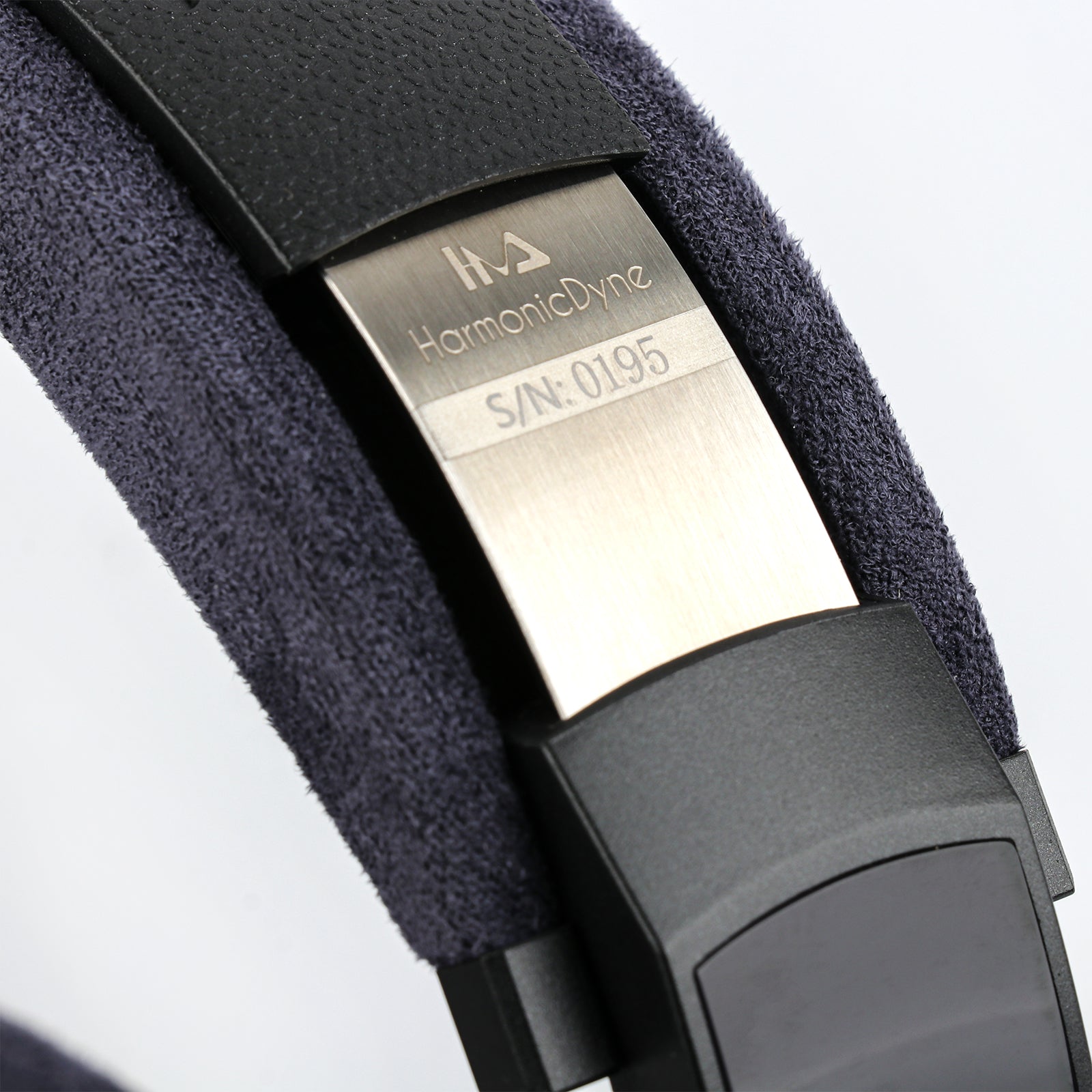 HarmonicDyne x Z Reviews Eris headphones with 4.4mm balanced cable